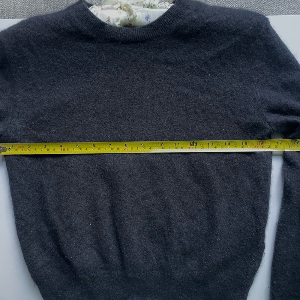 aritzia Black Cashmere Sweater classic small - Picture 9 of 10